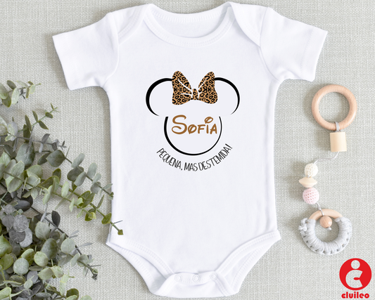 Body Bebé Personalizável com Nome - "Pequena Mas Destemida" 100% algodão